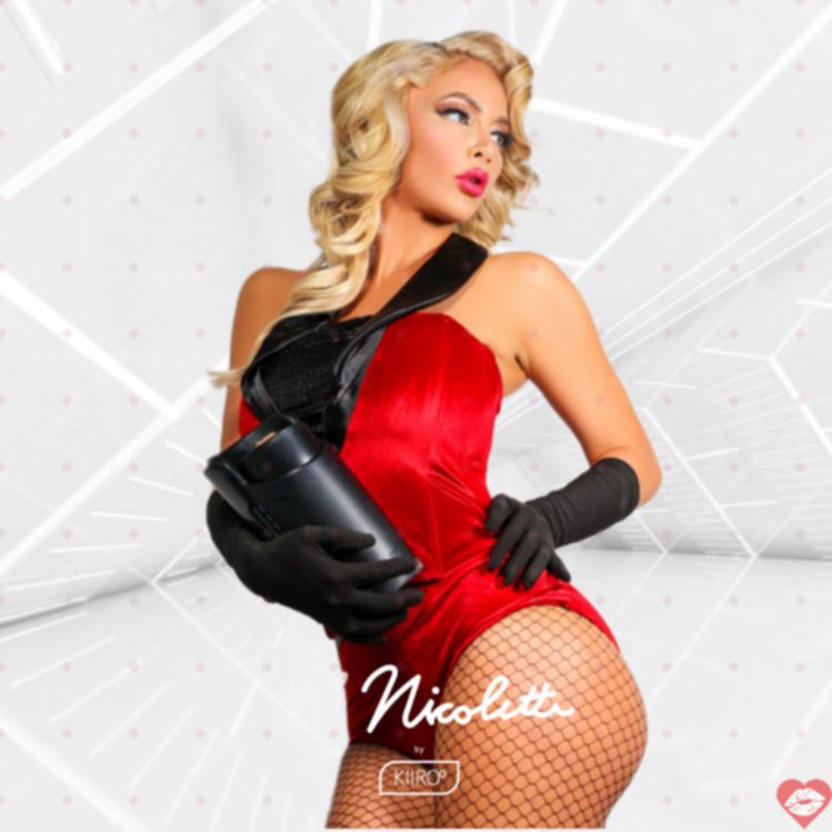 FeelStars Nicolette Stroker Pornstar Thật Gần Gũi 