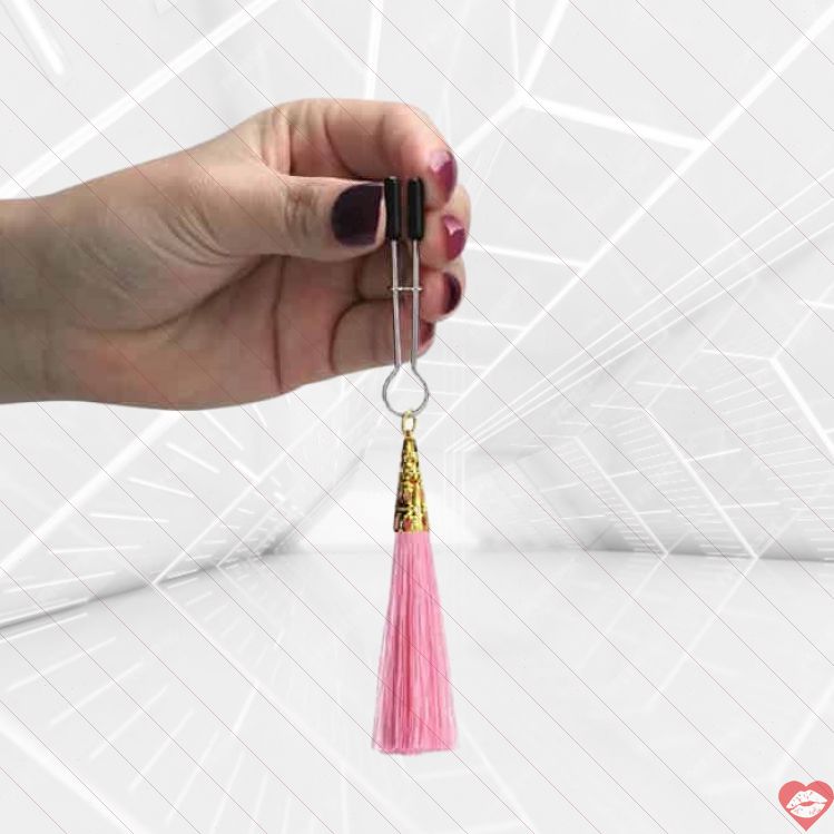 Kẹp Vú Lông Hồng LoveToy Bạc Dài 14cm